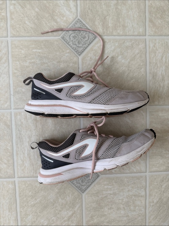 Shoes - Tennis Shoes